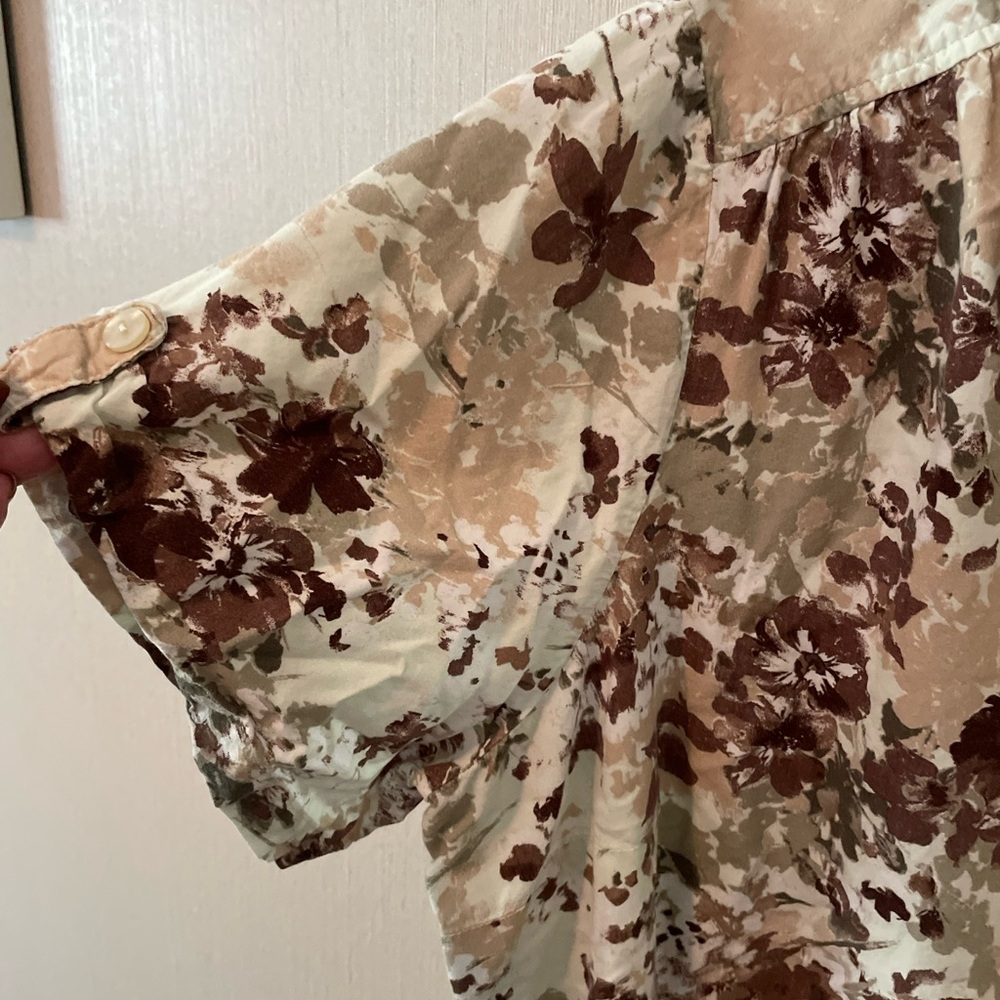 erika Women’s Floral Short Sleeve Shirt - Picture 4 of 6
